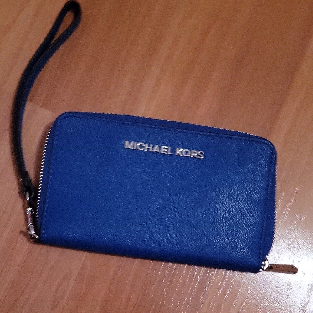 Michael Kors Jet Set Wristlet Wallet